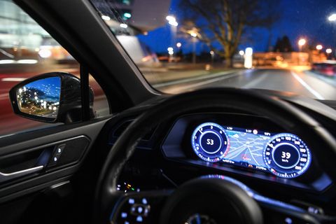 Auto auf Teststrecke
