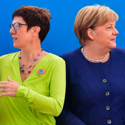 Vor der Hessen-Wahl: Annegret Kramp-Karrenbauer und Angela Merkel