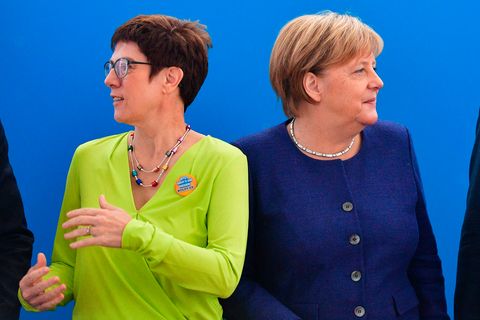 Vor der Hessen-Wahl: Annegret Kramp-Karrenbauer und Angela Merkel