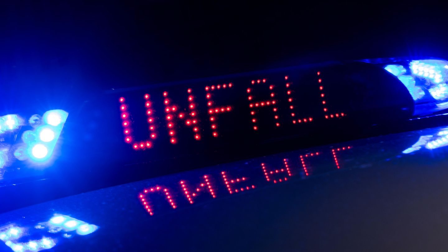 Blaulichter mit der Aufschrift "Unfall"