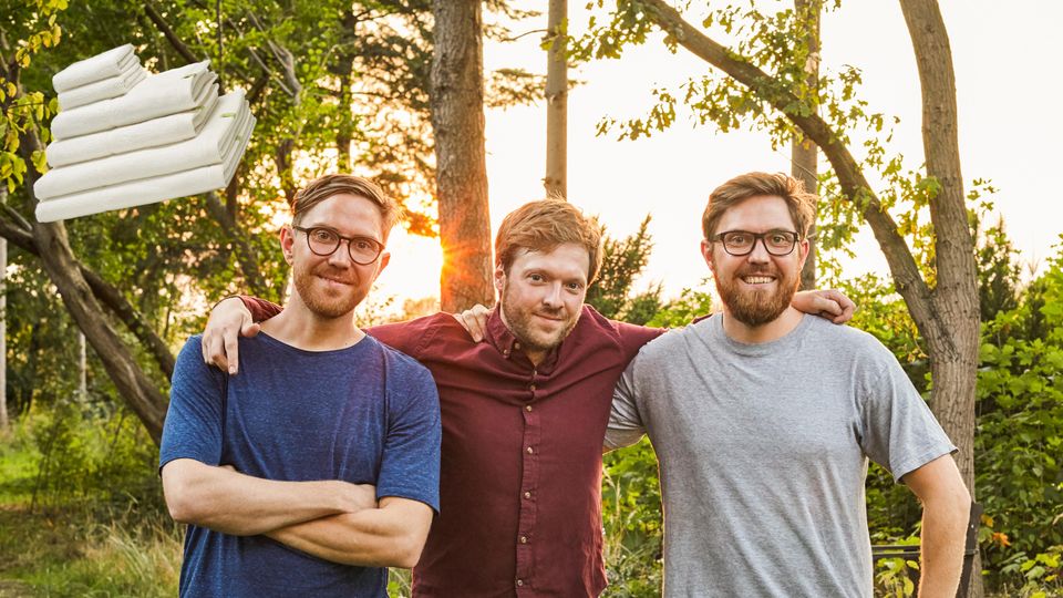 John, Mattias und Jim (v.l.) wollen "das beste Handtuch der Welt" herstellen John, Mattias und Jim (v.l.) wollen "das beste Handtuch der Welt" herstellen