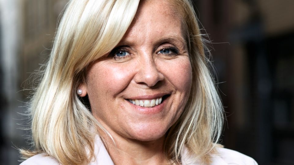 Lucy Hawking studierte Französisch und Russisch in Oxford und Journalistik in London
