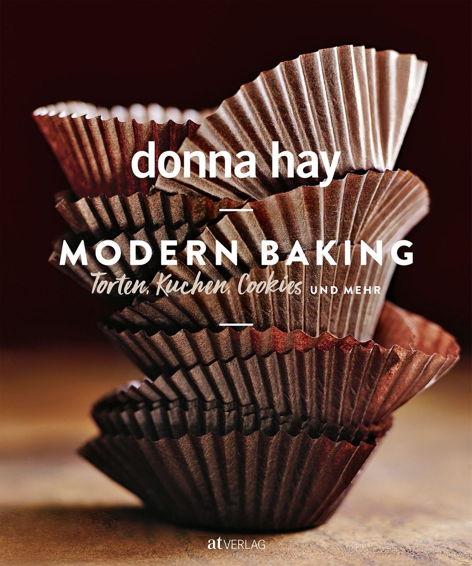 Ihre Bücher verkaufen sich millionenfach: Donna Hays 27. Kochbuch: "Modern Baking". Für alle die gern backen, aber auch für diejenigen, die es nicht so gern tun, und ein einfaches, schnelles Dessert zaubern wollen. Erschienen im at-Verlag. 400 Seiten. 39,90 Euro. Donna Hays 27. Kochbuch: "Modern Baking". Für alle die gern backen, aber auch für diejenigen, die es nicht so gern tun, und ein einfaches, schnelles Dessert zaubern wollen. Erschienen im at-Verlag. 400 Seiten. 39,90 Euro.
