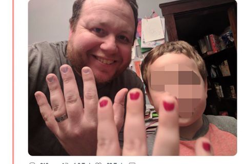Auf Twitter findet dieser Vater deutliche Worte gegen "toxische Männlichkeit"