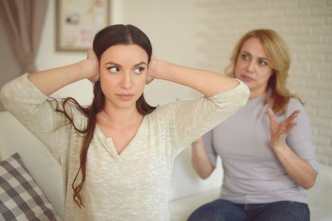 Wenn die erwachsene Tochter ihr Leben nicht in die Hand nehmen will, sorgt das bei den Eltern für Frust