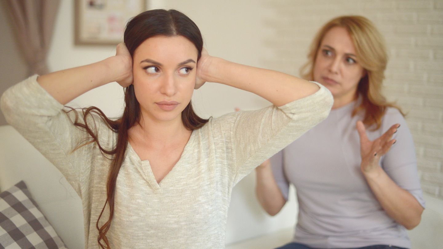 Wenn die erwachsene Tochter ihr Leben nicht in die Hand nehmen will, sorgt das bei den Eltern für Frust