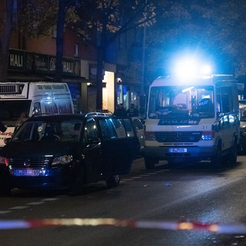 Nachrichten aus Deutschland: 23-Jährige stirbt nach Streit vor Berliner Lokal