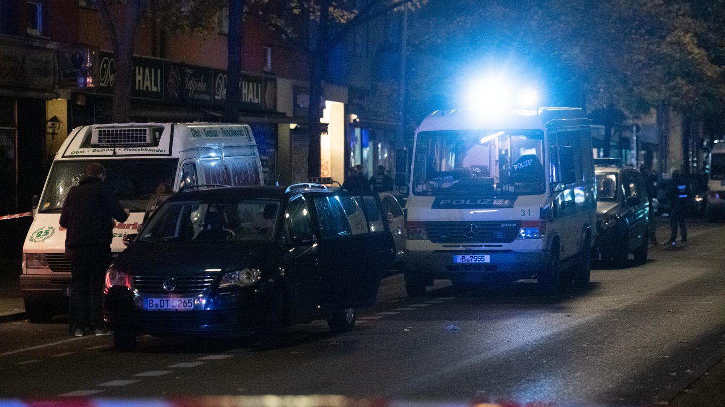 Nachrichten aus Deutschland: 23-Jährige stirbt nach Streit vor Berliner Lokal