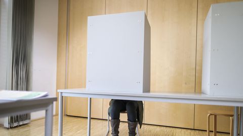 Umfrageschock vor Landtagswahl in Hessen: Union und SPD stürzen (noch) weiter ab