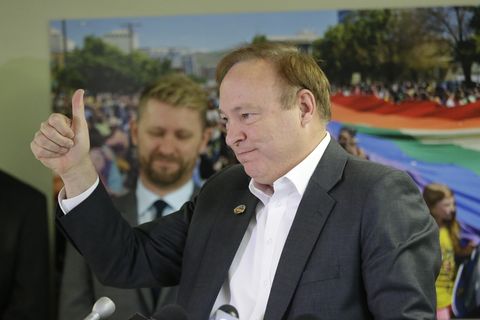 Senator Jim Dabakis probiert Marihuana