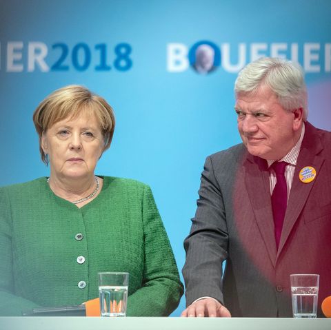 Bundeskanzlerin Angela Merkel (CDU) und Hessens Ministerpräsidenten Volker Bouffier (CDU)