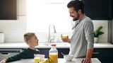 Nehmen Sie Ihre Kinder ernst  Klare Ansagen für Kinder sind gut, doch solche mit Vorlauf und Begründung noch besser. Auch Kinder freuen sich, wenn sie wie Erwachsene behandelt und in die Planung mit einbezogen werden. Wie sieht das Programm für das Wochenende aus, wann stehen welche Arzttermine an,  wann geht es zu Oma und Opa? Rechtzeitig Bescheid zu geben ist auch eine Form von Respekt.  Wer damit früh beginnt, wird in der Pubertät möglicherweise die Früchte ernten. "Ihr sagt mir ja hier nie irgendwas!", ist sozusagen das Standardgeschoss in der Teenager-Munitionskiste. 