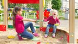 Kinder müssen Streiten lernen  Auch bei Konflikten oder Auseinandersetzungen mit Freunden sollten Sie nicht gleich einschreiten. Kinder müssen lernen, das unter sich zu regeln, Konflikte zu lösen und eigene Interessen durchzusetzen - ohne Gewalt versteht sich.