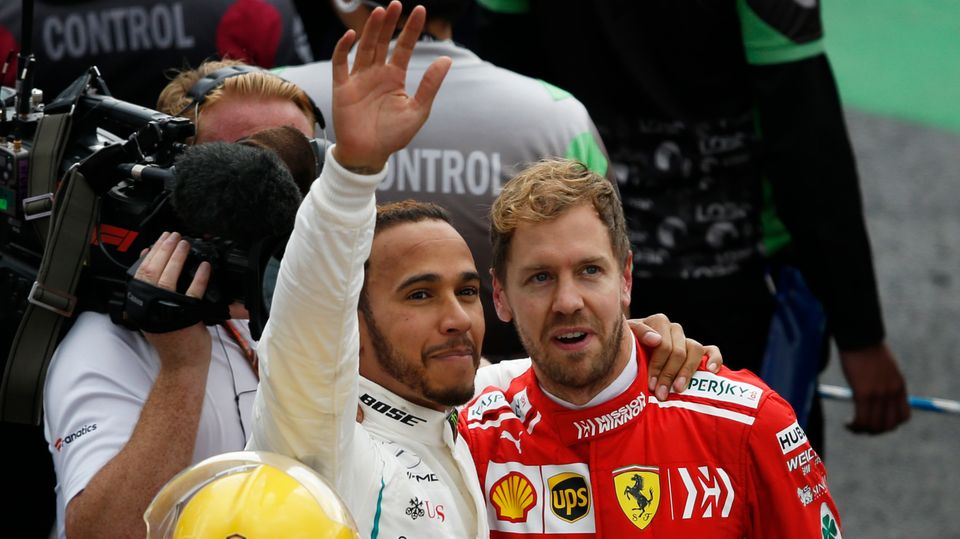Lewis Hamilton (l.) und Sebastian Vettel nach dem Rennen Lewis Hamilton (l.) und Sebastian Vettel nach dem Rennen