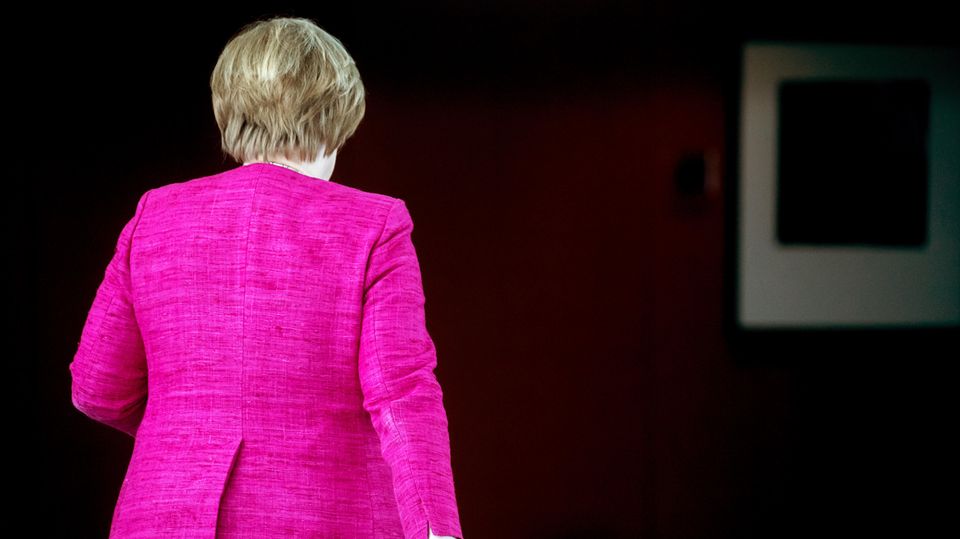 Angela Merkel verzichtet auf CDU-Vorsitz und bleibt Bundeskanzlerin