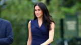 In royalem Blau zeigte sich Herzogin Meghan beim Besuch von Melbourne. Designer-Kleid und Manolo Blahnik Stilettos kosten zusammen rund 1416 Euro.