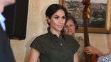 Bei einem Empfang in der Residenz des Gouverneurs von Australien zeigte sich Herzogin Meghan in einem olivgrünen Kleid von Brandon Maxwell und Pumps von Dior. Kostenpunkt für beides: knapp 2500 Euro.