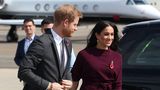 Beim Abflug in Sydney zeigte sich die 37-Jährige in einem Kleid von Hugo Boss für 280 Euro. Die Handtasche von Cuyana schlägt mit 196 Euro zu Buche.