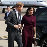 Beim Abflug in Sydney zeigte sich die 37-Jährige in einem Kleid von Hugo Boss für 280 Euro. Die Handtasche von Cuyana schlägt mit 196 Euro zu Buche.