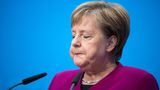 Am 29.Oktober 2018 folgt der Paukenschlag: Nach Wahl-Niederlagen für die Union in Bayern und Hessen erklärt Merkel nicht mehr für den Parteivorsitz im Dezember kandidieren zu wollen. Ihre vierte Kanzlerschaft soll auch ihre letzte sein.