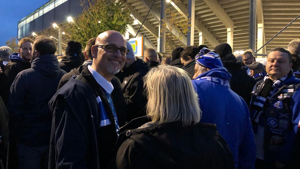 HSV-Fan Michael Richter auf dem Weg ins Stadion HSV-Fan Michael Richter auf dem Weg ins Stadion
