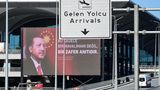 Omnipräsent die Fotos des türkischen Präsidenten: "Istanbul ist nicht nur unsere größte Stadt, sondern auch unsere wichtigste Marke", sagte Erdogan bei der Einweihung.