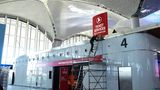 Auch innerhalb des Terminals wird noch gebaut. Erst Ende Dezember werden die Flugzeuge und Flughafenfahrzeuge innerhalb von 45 Stunden vom Atatürk-Flughafen zum neuen Airport verlegt.