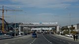 Die Zufahrt zum neunen Airport: Der Flughafen soll eines der weltweit größten Drehkreuze für den gewerblichen Luftverkehr werden.