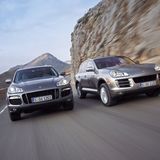 Budget 15.000 Euro  Spätestens wer bis zu 15.000 Euro für sein Winterauto ausgibt, kommt ins Grübeln, ob er den Wagen im kommenden Frühjahr wieder verkauft, einfach weiterfährt oder zumindest bis zum nächsten Winter einmottet. Wie wäre es zum Beispiel mit einem Porsche Cayenne (2007, 290 PS, 140 tkm) mit entsprechender Ausstattung, Luftfederung, Standheizung und beträchtlichen Unterhaltskosten. Sorgt nicht nur am Skiort für einen großen Auftritt und ist für unter 15.000 Euro allemal eine gute Wahl.