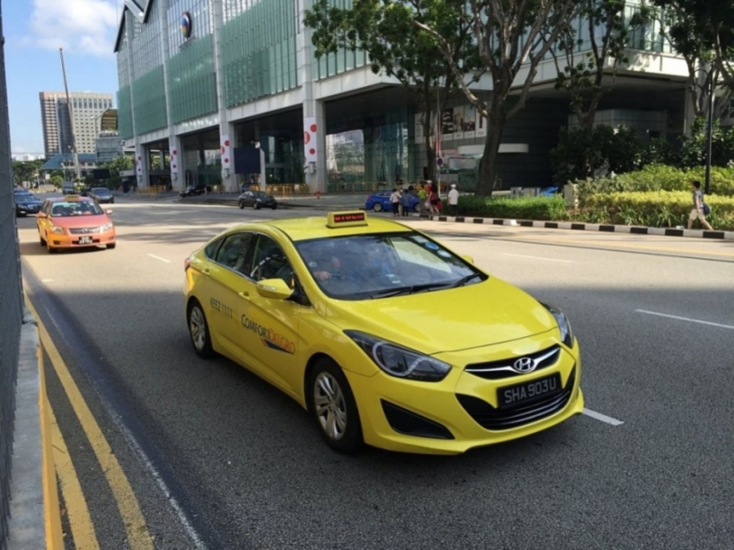 Taxis auf den Straßen von Singapur