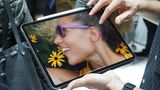 Er lässt sich nun endlich magnetisch am iPad befestigen - und lädt dabei gleich auf. Damit hat Apple gleich zwei Beschwerden der bisherigen Pencil-Nutzer behoben.