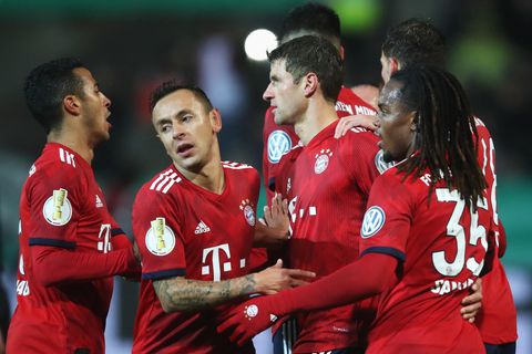 Kein Glanz, aber der notwendige Sieg: Spieler des FC Bayern München im DFB-Pokal