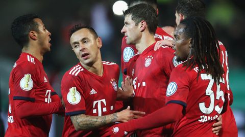 Kein Glanz, aber der notwendige Sieg: Spieler des FC Bayern München im DFB-Pokal