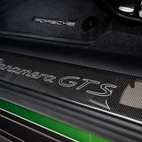 Überall finden sich die GTS-Embleme