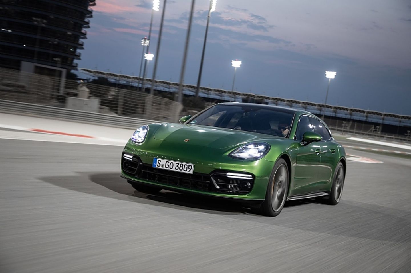 Dank der Hinterachslenkung ist der Porsche Panamera GTS ziemlich