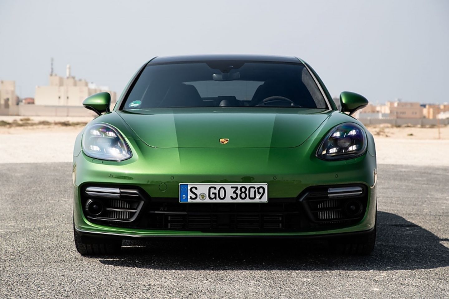 Der Porsche Panamera GTS lenkt sehr leichtfüßig ein