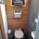 Die Fäkalien werden in dieser Toilette verbrannt.