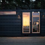 Die Außenbeleuchtung setzt Akzente.