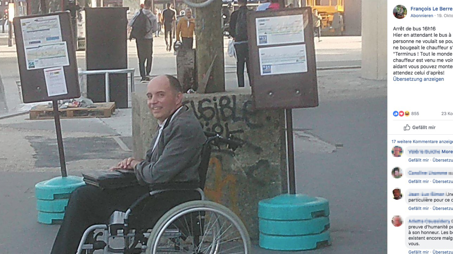 Francois Le Berre wartet auf den Bus