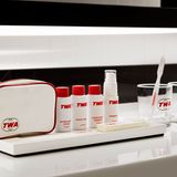 Und in den Badezimmern werden die Hotelgäste ein Amenity Kit aus der First Class vorfinden - natürlich im TWA-Retro-Look.