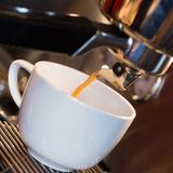 Kaffeevollautomat  Die Geräte haben eine zu erwartende Lebensdauer von zehn Jahren und fallen in dieser Spanne im Schnitt dreimal aus. Reparieren ist laut Warentest meist kostengünstiger als beim ersten Schaden ein neues Exemplar zu kaufen. Ökologischer ist es auch, da die Produktion eines Neugeräts die Umwelt belastet.