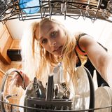 Reparieren lassen oder neu kaufen? Die Antwort fällt für Spülmaschinen, Waschmaschinen, Kaffeeautomaten und Staubsauger unterschiedlich aus.