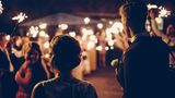 Feuerwerk und Wunderkerzen bei der Hochzeit