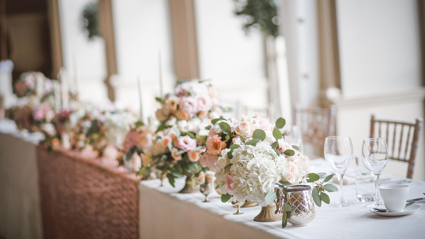 Blumendekoration bei Hochzeit Blumendekoration bei Hochzeit