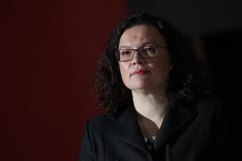 SPD-Vorsitzende Andrea Nahles will den Versuch abwehren, dass die Genossen schon 2019 über den Fortbestand der Großen Koalition entscheiden