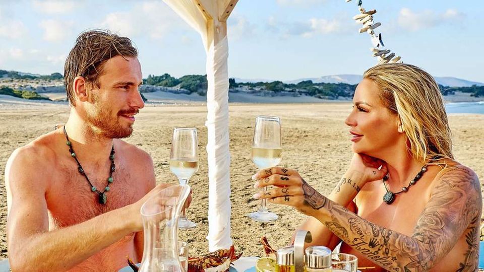 "Adam sucht Eva": Ein Traum für jeden "Adam": ein Nackt-Date mit Gina-Lisa Lohfink. Ein Traum für jeden "Adam": ein Nackt-Date mit Gina-Lisa Lohfink.