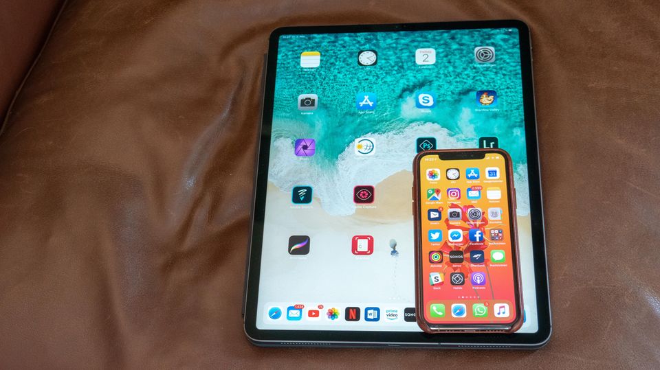 Der Home-Screen ist auf dem 12,9-Zoll-Modell nicht zeitgemäß. Zwischen zwei Kacheln passt ein ganzes iPhone. Der Home-Screen ist auf dem 12,9-Zoll-Modell nicht zeitgemäß. Zwischen zwei Kacheln passt ein ganzes iPhone.