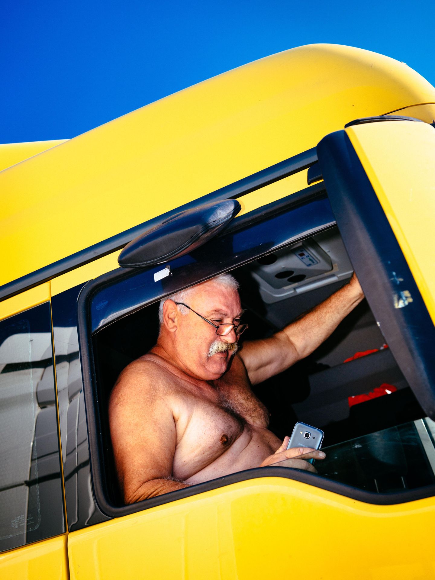 Der Beifahrerbank-Flavour von Geiselwind. Auf den Straßen von Slowenien nach Frankreich kann Károly Olajos bei runtergelassenem Fenster nur einseitig bräunen. 