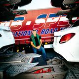 Die 921 Kilometer von Bremen zum Brenner fährt Peter Takacs in seiner unbequemsten Jeans – aber die macht bei der Rast was her.