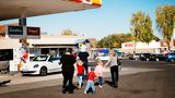 Wie wahrscheinlich ist es bei vier Kindern eins nach der Happy-Meal-Pause auf dem Rasthof zu vergessen?